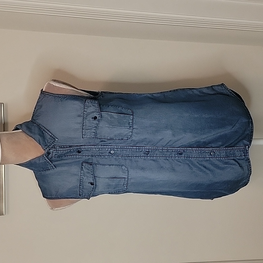 Cremieux, Size S Denim Look Sleeveless Button Down Top, EUC - Picture 1 of 9